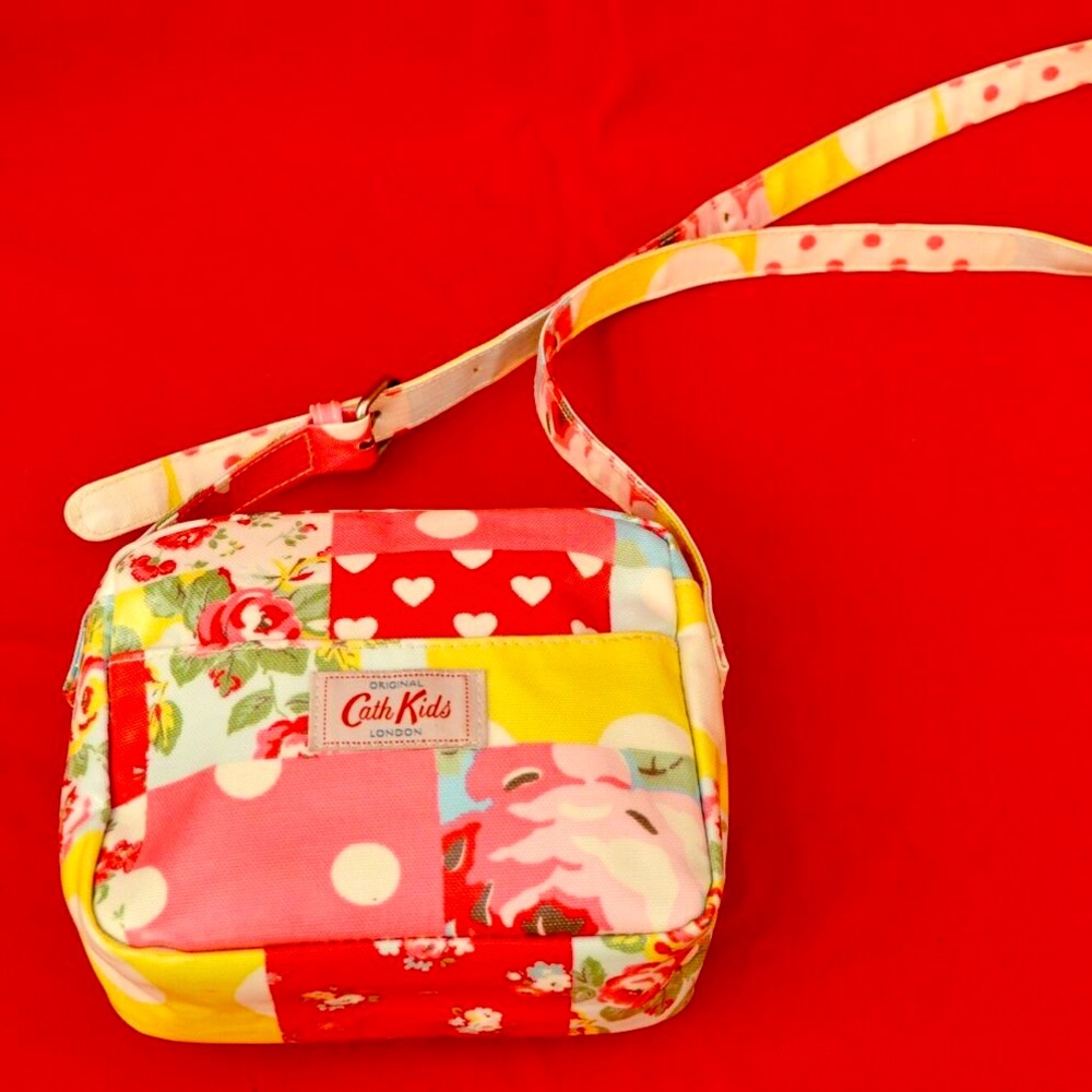 😎. NWT Cath Kidston girls purse 👛